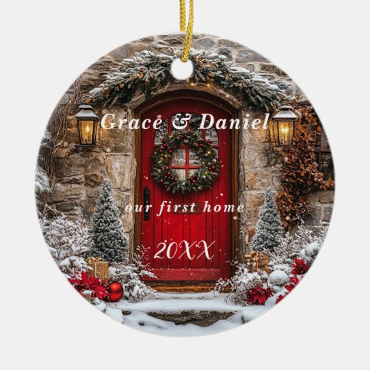 Kerst Rode Deur Krans "Ons Eerste Huis" Keramisch Ornament (Voorkant)