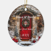 Kerst Rode Deur Krans "Ons Eerste Huis" Keramisch Ornament (Links)