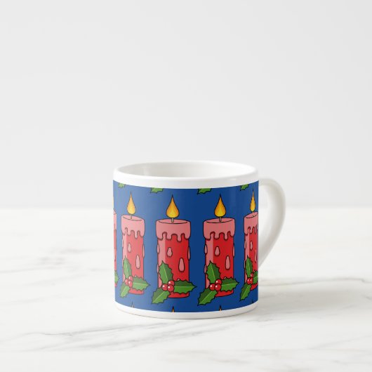 Kerst Rode Pilaarkaars met Hulst Espresso Kop (Voorkant rechts)
