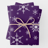 Kerst sneeuwvlok op Paarse Inpakpapier Vel (In situ)