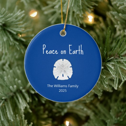 Kerst Strand Zand Dollar Vrede op Aarde Blauw Keramisch Ornament (Boom)