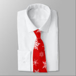 Kerst stropdas met sneeuwvlokken<br><div class="desc">Elegante sneeuwvlokken in rood en wit op een donkerrode zwarte ondergrond maken een heerlijk stropdas voor de feestdagen.</div>
