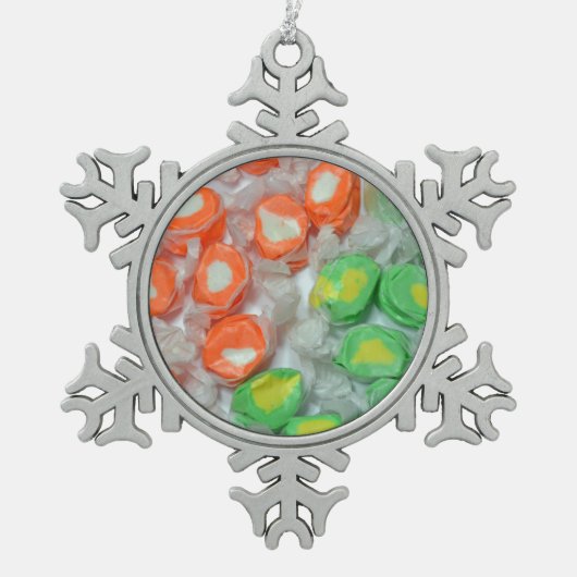 Kerst van het groene en oranje taffy snoep tin sneeuwvlok ornament (Voorkant)
