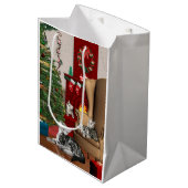 Kerst van kat in tabby medium cadeauzakje (Voorkant Gekanteld)