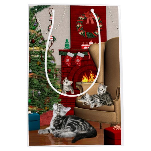 Kerst van kat in tabby medium cadeauzakje (Voorkant)
