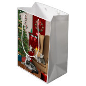Kerst van kat in tabby medium cadeauzakje (Achterkant Gekanteld)