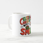 Kerst vieren met de glimlach van de Kerstman Koffiemok (Voorkant links)