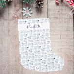 Kerst wit blauw gebreide winter draag kleine kerstsok<br><div class="desc">Witte achtergrond met een blauw patroontje van gebreide wanten,  sokken en balustrades. Personaliseren en een naam toevoegen.</div>