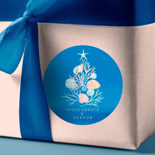 Kerstaire kerstboom in de kust van de Oceaan Ronde Sticker