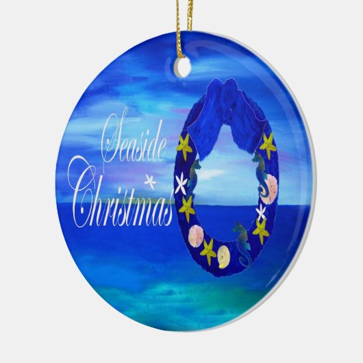 Kerstakerversiering aan de kust van de zee keramisch ornament (Links)