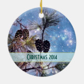 Kerstakkegels onder een sterrenhemel keramisch ornament (Achterkant)