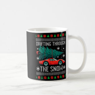 Kerstauto die door de sneeuw drijft Lelijke Kerstm Koffiemok