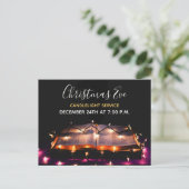 Kerstavond kerkerkkerk met kaarslicht briefkaart (Staand voorkant)