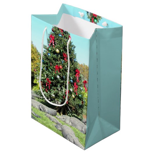 Kerstavond met gator - Medium kerstcadeautas Medium Cadeauzakje (Voorkant Gekanteld)