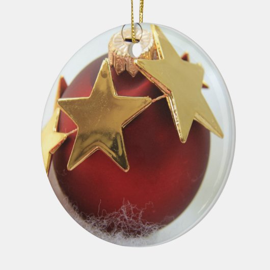 Kerstavond met rood en gouden versiering keramisch ornament (Links)