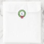 Kerstavond Rode Ribbon Monogram Envelope Seal Ronde Sticker (Tas)
