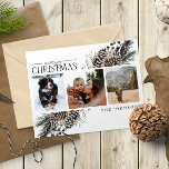 Kerstazwarte winter Pinecone Botanical Ho Feestdagenkaart<br><div class="desc">Maak kennis met onze prettige kerstzwarte winter Pinecone Calligraphy Botanical Photo Holiday Briefkaart! Deze mooie kaart bevat drie van je favoriete foto's, perfect geordend met een trendy, losse schikking van botanische elementen zoals pijnbomen en bessen. De handgeschreven kalligrafie voegt een handvol charme en elegantie toe, waardoor dit de perfecte kaart...</div>