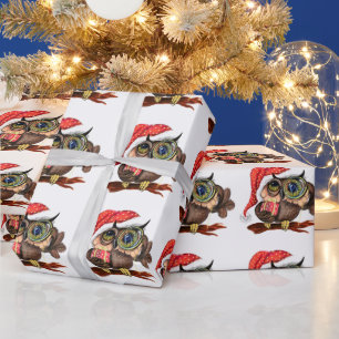 Kerstbabyuil in hoed en cadeauverpakkings papier