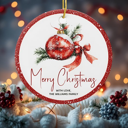 Kerstbal met rode strik en spar takken keramisch ornament