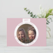 Kerstbal Moderne Pastel Roze Foto Vakantie Feestdagenkaart (Staand voorkant)