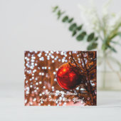 Kerstbal rood wit feestdagenkaart (Staand voorkant)