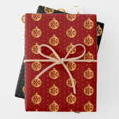 Kerstballen op Rood, Zwart en Wit Inpakpapier Vel (In situ)