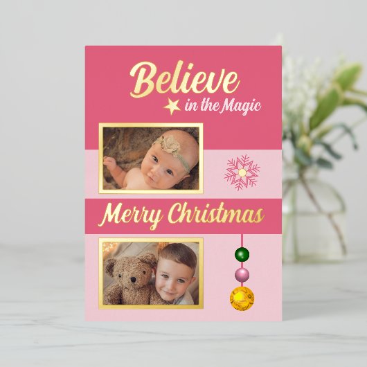 Kerstballen sterren sneeuwvlok foto's roze folie feestdagenkaart (Staand Voorkant)
