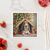 Kerstbassethond in een hondenhok servet (Insitu)