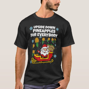 Kerstbediende kerstdommerik ondersteboven ananas v t-shirt