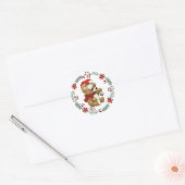 Kerstbeer met belsticker ronde sticker (Envelop)