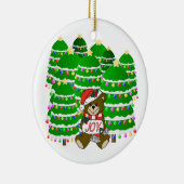 Kerstbeer met JOY bord en kerstbomen Keramisch Ornament (Rechts)
