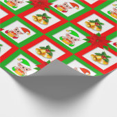 kerstbellen, poinsettia, elven op groen en rood cadeaupapier (Hoek)