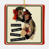 Kerstbezoek Funny Holiday Keramisch Ornament (Achterkant)