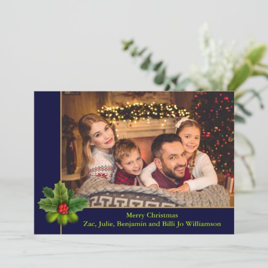 Kerstblauw en goudblauw Lijst met Holly-foto Feestdagenkaart (Staand voorkant)