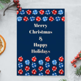 Kerstblauw en rode ornamenten met sneeuwvlokken folie feestdagenkaart