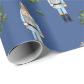 Kerstblauw Nutkraker en Holly Berry Branches Cadeaupapier (Rol Hoek)