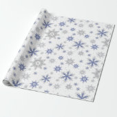 Kerstblauw Silver Snowflakes Glitter Cadeaupapier (Uitgerold)