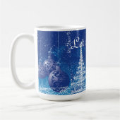 Kerstblauwe Ornamenten Witte Bomen Koffiemok (Links)