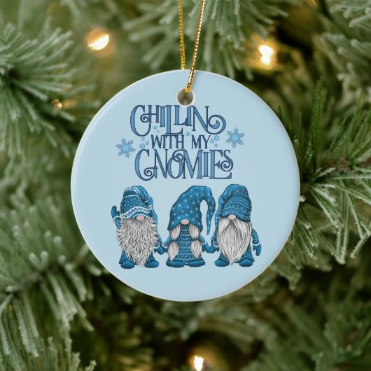 Kerstblauwe wintertrio-chillin met mijn gnomen keramisch ornament (Boom)