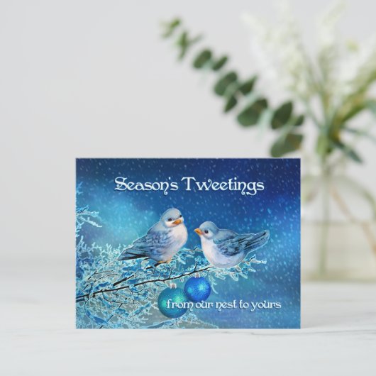Kerstbluebirds tweeten in een besneeuwde boom feestdagenkaart (Staand voorkant)