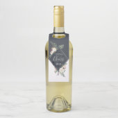 Kerstboeket lijst witte rozen en hulst flessenhanger (Op fles)