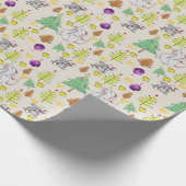 kerstbomen die papier met kersttaart verpakken (Hoek)