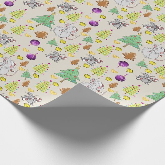 kerstbomen die papier met kersttaart verpakken (Hoek)