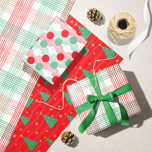 kerstbomen die papierbladen overvullen inpakpapier vel