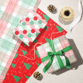 kerstbomen die papierbladen overvullen inpakpapier vel