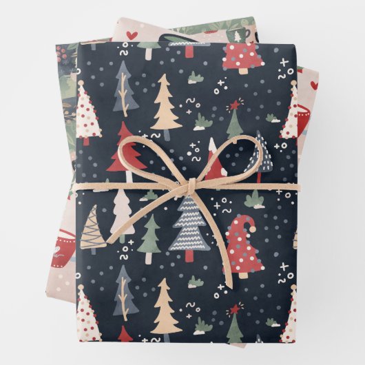 kerstbomen en papierbladen voor het verpakken van inpakpapier vel (In situ)