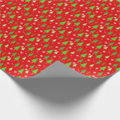 Kerstbomen en sneeuwvlokken op rood cadeaupapier (Hoek)