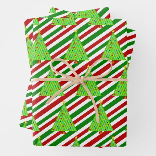 kerstbomen, kerstkleppen, strips inpakpapier vel (In situ)