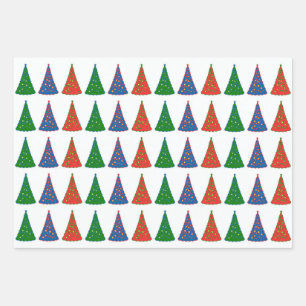 kerstbomen met driekleurenwrapping van papier inpakpapier vel