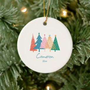Kerstbomen met naam en familie op een fantasierijk keramisch ornament